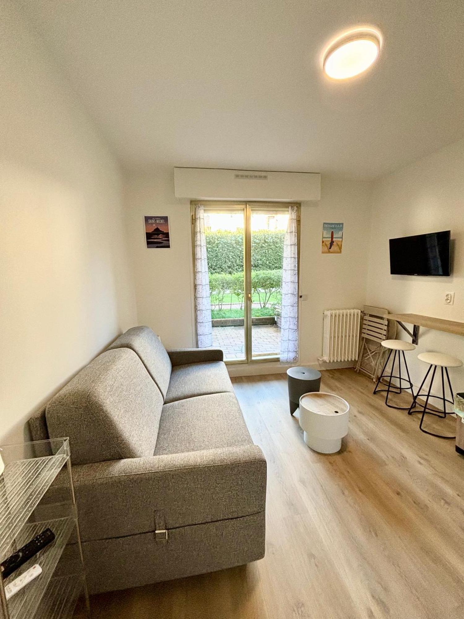 Studio En Rez De Jardin Deauville Centre Et Plage Екстериор снимка